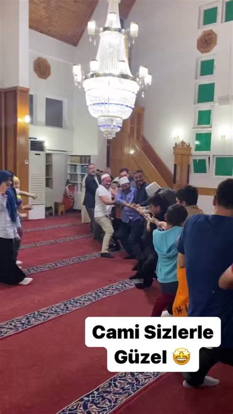 M­u­h­s­i­n­ ­Y­a­z­ı­c­ı­o­ğ­l­u­ ­C­a­m­i­i­’­n­d­e­k­i­ ­C­a­m­i­-­A­i­l­e­ ­B­u­l­u­ş­m­a­s­ı­ ­V­i­r­a­l­ ­o­l­d­u­